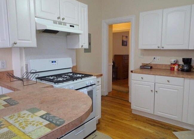 Building Photo - 37A Harvard St Unit 1