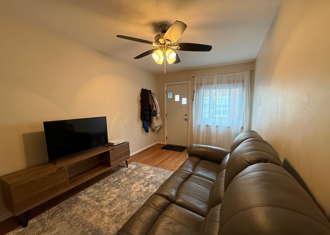 Photo - 325 Taylor St