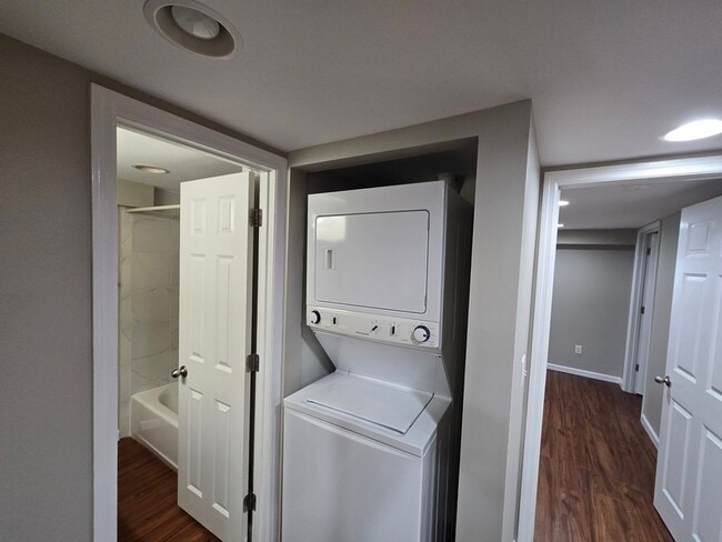 Photo - 4094 University Dr Unit B