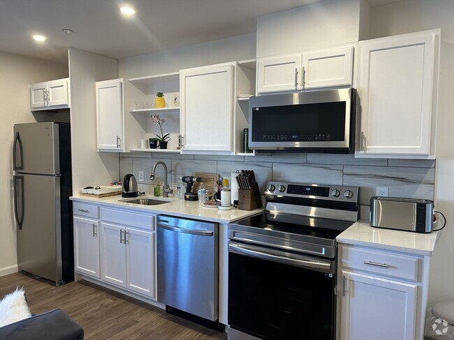 Building Photo - 64 Salem St Unit 02 Rental