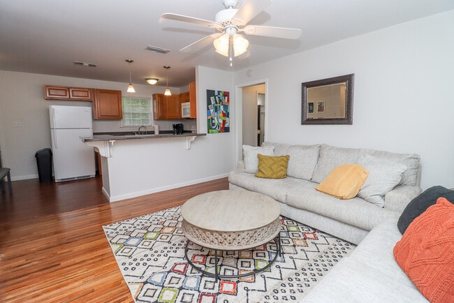 Photo - 1904 Karen Ln