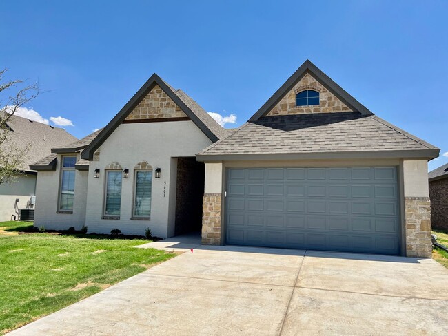 Building Photo - 4 Bed/2 Bath Home