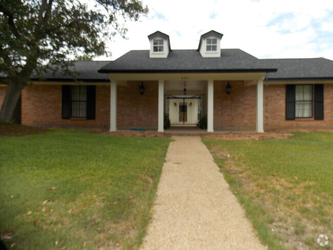 Building Photo - 8241 Forest Ridge Dr Rental