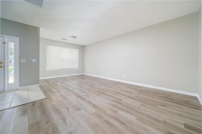 Photo - 7683 Creekside Ln