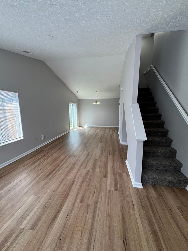 Photo - 703 Mountain Pine Dr