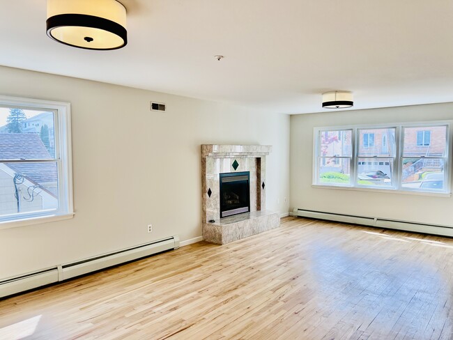 Photo - 166 Woodside Ave Apartments
