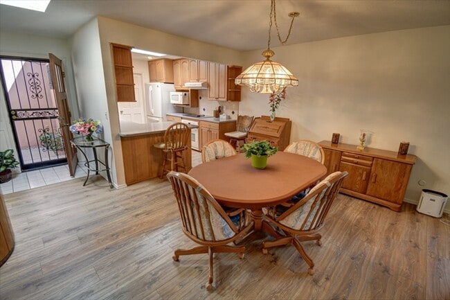 Photo - 5835 Elmwood Dr NE