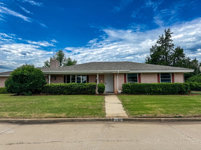 Photo - 2700 SW 85th St House