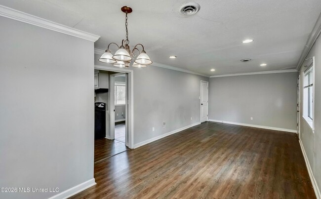 Photo - 823 Dunton Rd