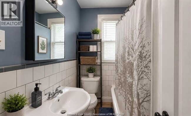 Photo - 1545 Church St