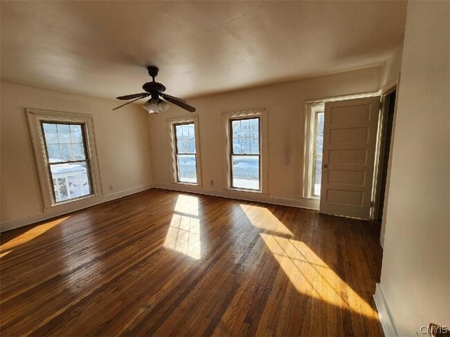 Photo - 621 Academy St