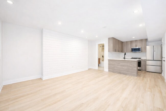 Sala de estar - 64 E Cedar St