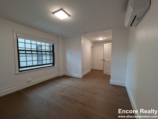 Photo - 1168 Massachusetts Ave