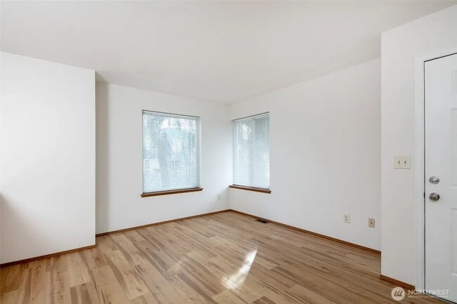 Photo - 9741 Woodlawn Ave N