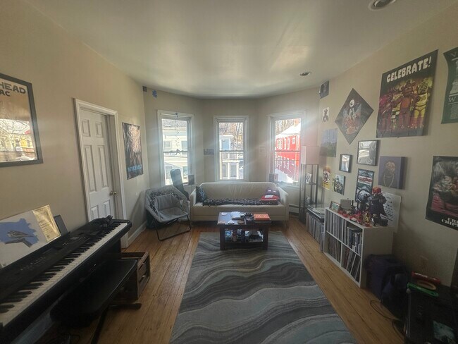 Building Photo - 30 Hawthorne St Unit #2