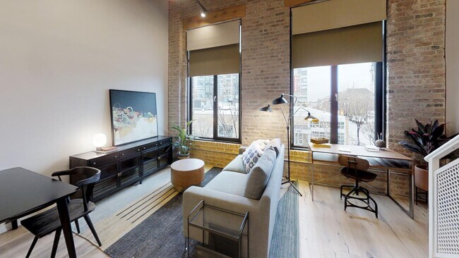 Photo - 731 N Sangamon St