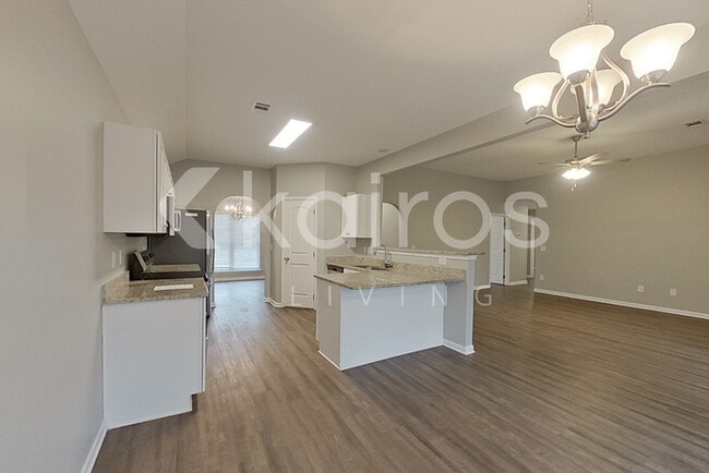 Photo - 818 Heather Dr