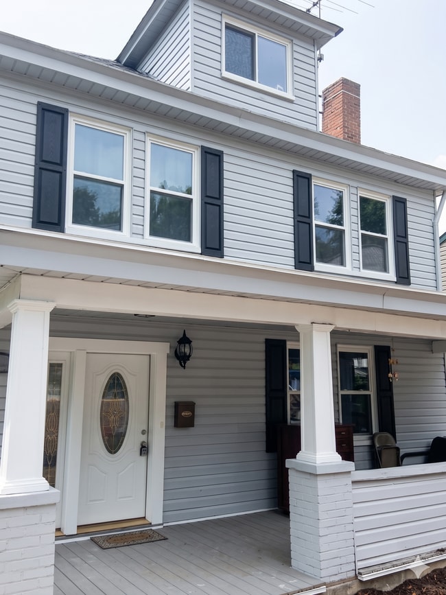 Building Photo - Luxury Rental - South Side