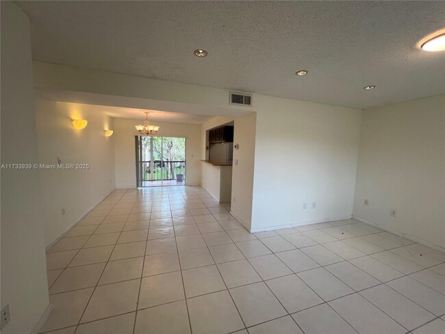 Photo - 8401 SW 107th Ave Unidad 322E Rental