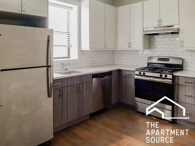 Building Photo - 2624 N Rockwell St Unit 3