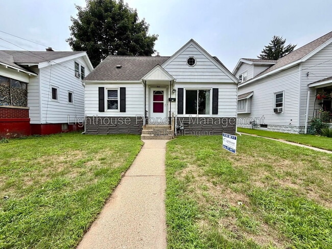Photo - 816 Webster St NW