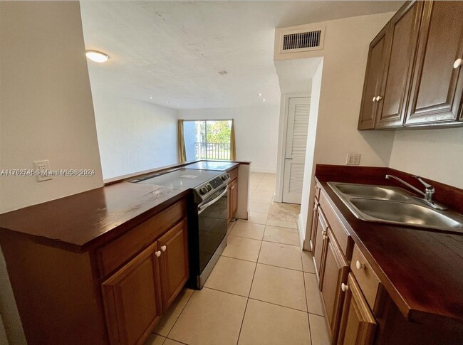 Photo - 7250 SW 94th Pl Apartment Unit B6