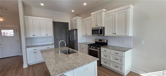 Photo - 921 Round Top St