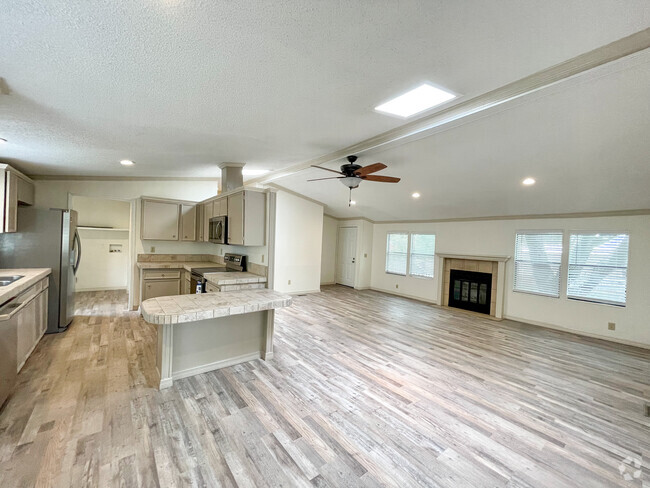 Building Photo - 132 Corridor Oaks Rental