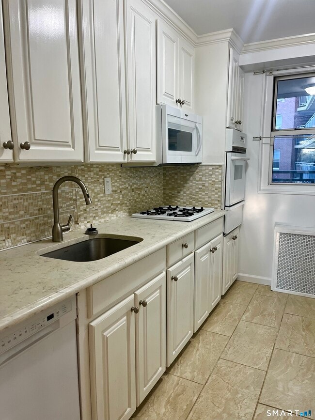 Photo - 71 Strawberry Hill Ave Unidad 217