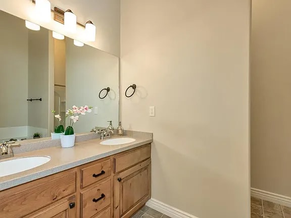 Photo - 2018 Stoneleigh Dr S