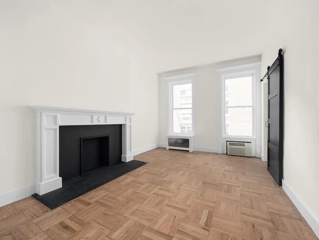 Photo - 122 W 80th St