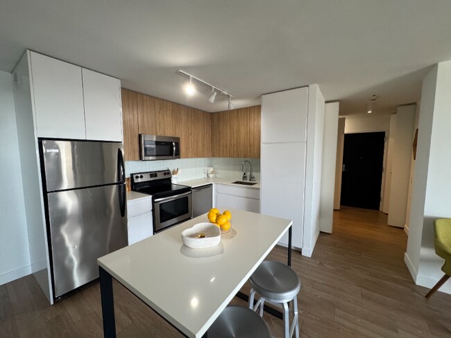 Photo - 2619 N Clark St