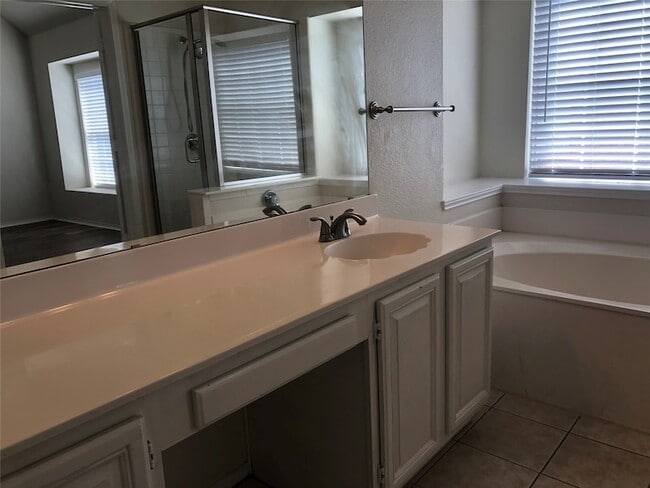 Photo - 3841 Rolling Hills Dr