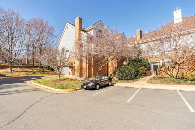Immaculate 2 Bed 2.5 Bath Corner Unit, Con... - Immaculate 2 Bed 2.5 Bath Corner Unit, Con... House