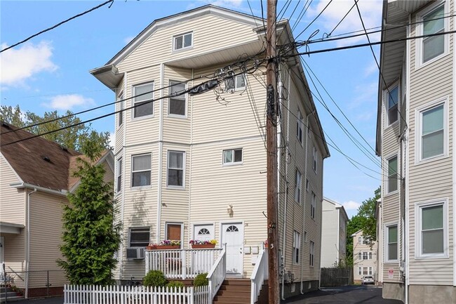 Building Photo - 28 Frederick St Unit 2 Rental