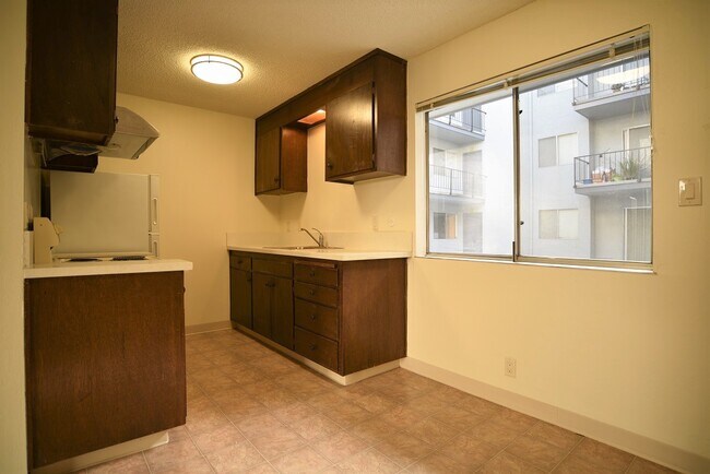 Photo - 2721 Haste St