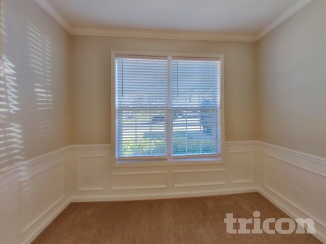 Photo - 121 Omega Ct