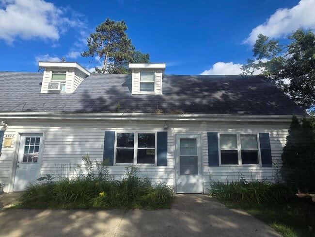 Building Photo - Blaker House (DRC) Unit 1- upper