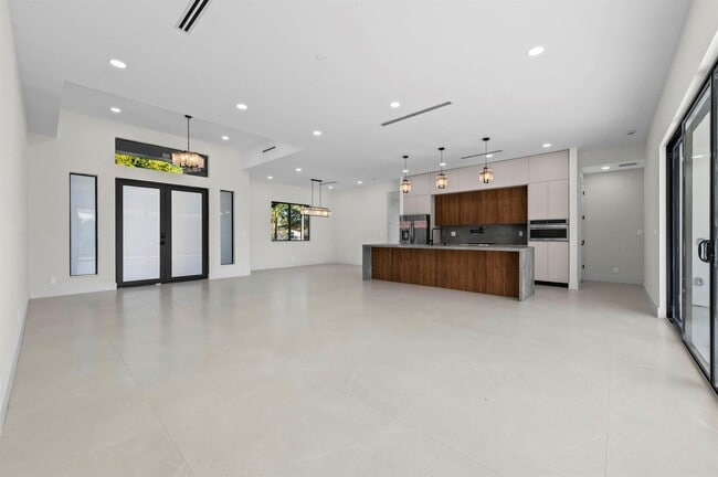 Photo - 621 NW 42nd Ave