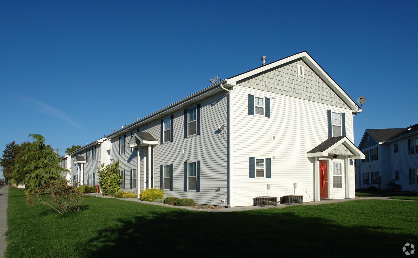 Davis Estate Apartments - Davis Estate Apartments
