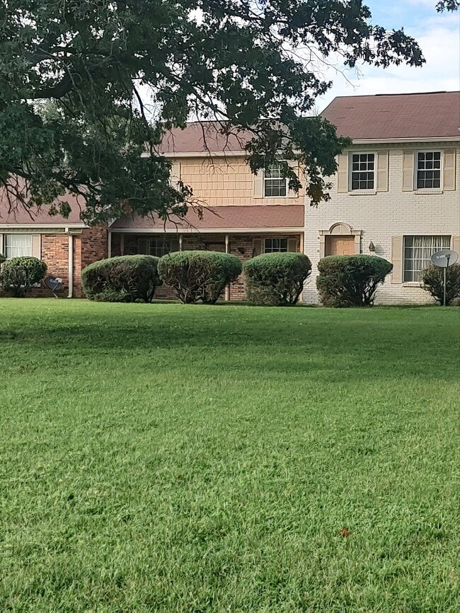 Building Photo - 1301 Neelys Bend Rd