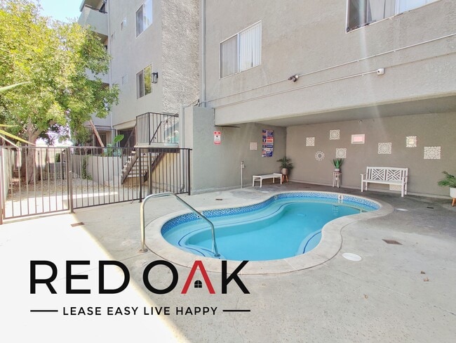 Photo - 11817 Victory Blvd Unidad 210