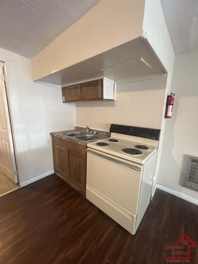 Photo - 180 E Stevens St