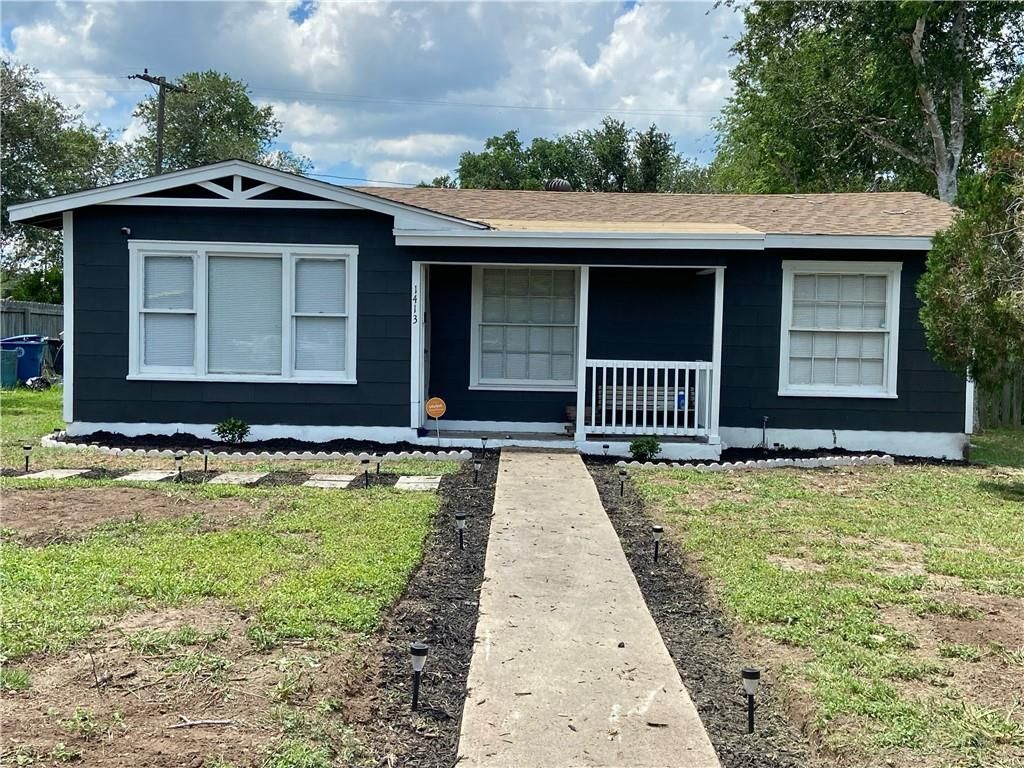 Photo - 1413 E Corpus Christi St House