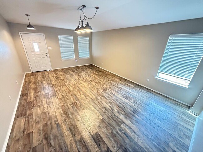 Photo - 317 McCarthur Dr