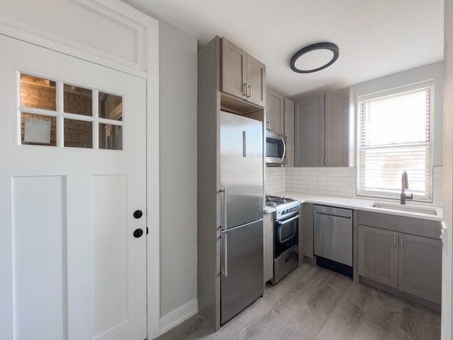 Photo - 5115 W Montrose Ave Unidad A2