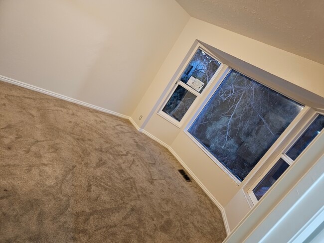 large bay window in master bed room - 4900 W Barton Park Dr
