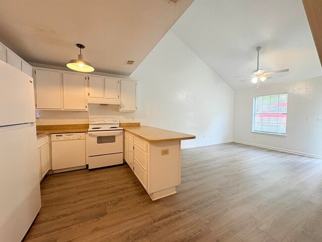 Photo - 1272 High Rd