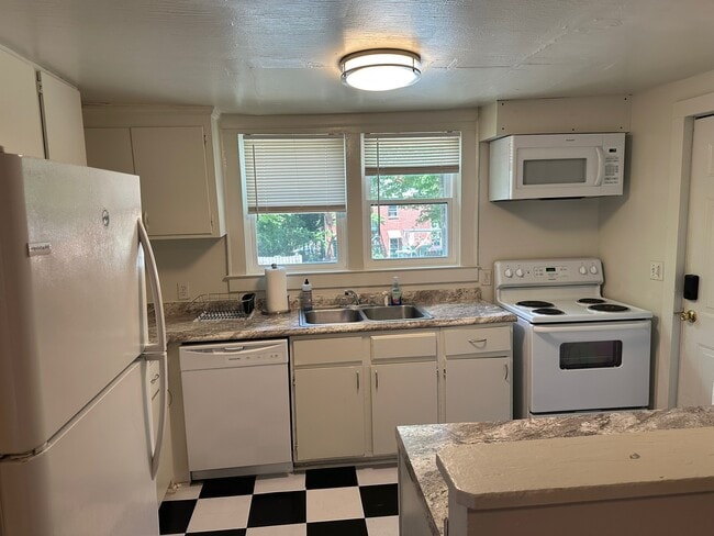 Photo - 805 Onslow St