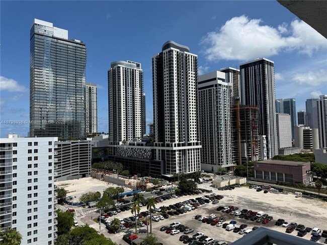 Photo - 850 N Miami Ave Unidad W-1801 Rental
